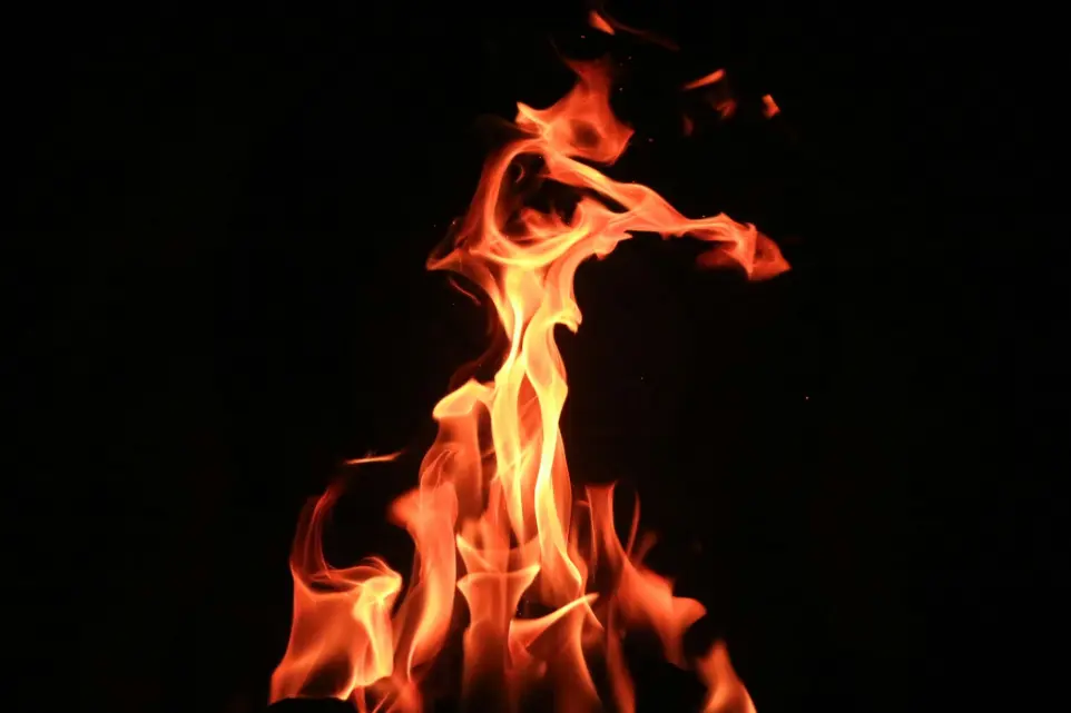 Fotografía de fuego con enfoque selectivo